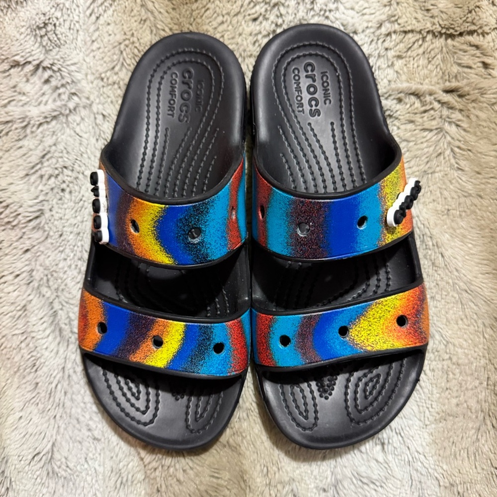 🔥 CROCS Women Vibrant Multicolor Sandals. Size 6 boys or 8 women’s Like New 🔥